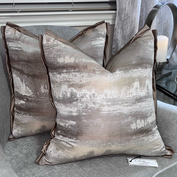 1-NWT CELEBRITY HOME MARBLED
DECORATIVE PILLOWS (Read description for details) - Picture 1 of 17
